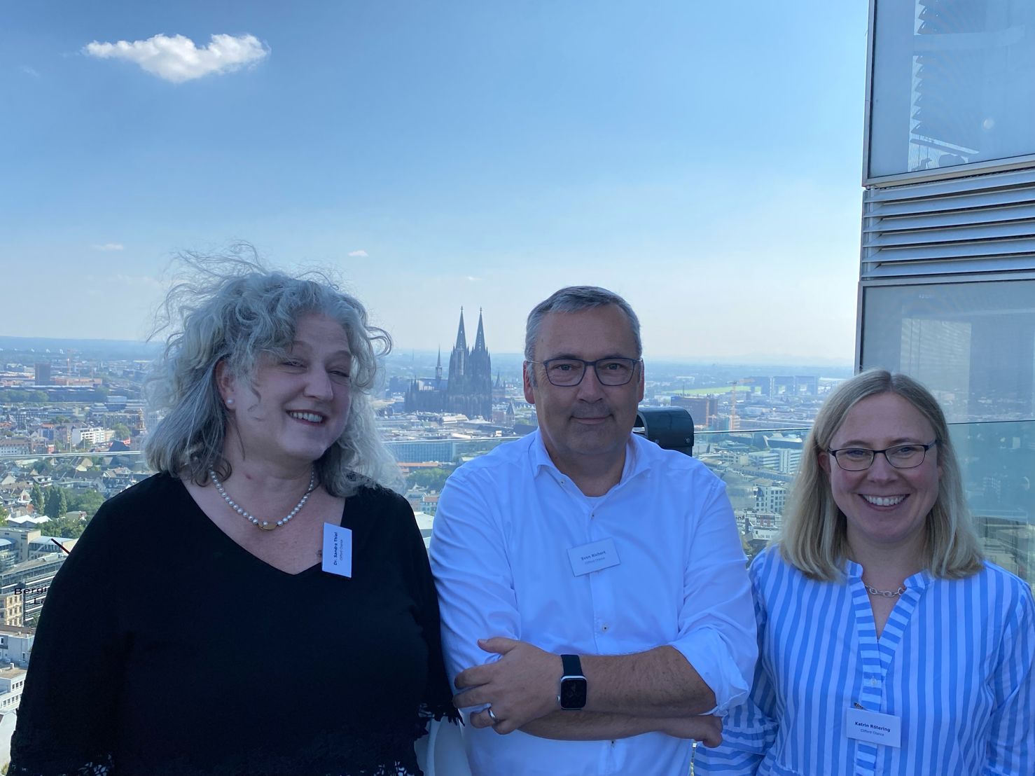 Sandra Thiel, Katrin Rötering und Sven Richert über den Dächern von Köln